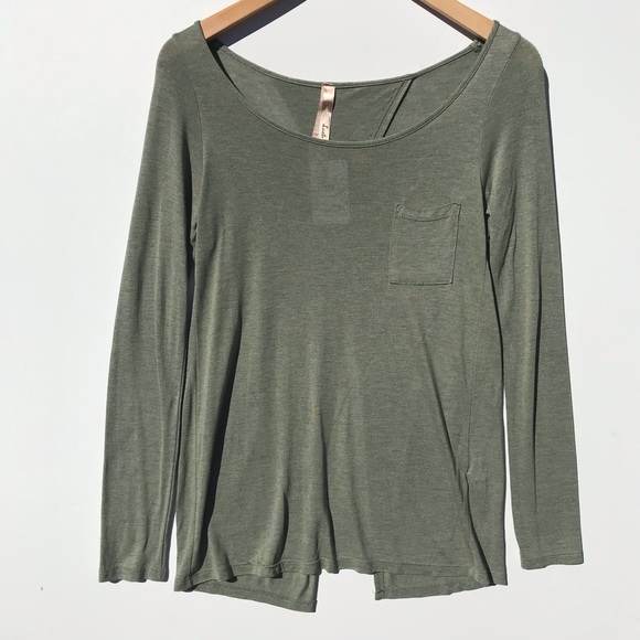 LANI CALIFORNIA green split back top - Picture 2 of 5